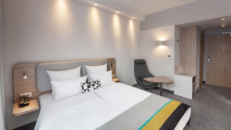 Holiday Inn Express - Munich North By Ihg Εξωτερικό φωτογραφία